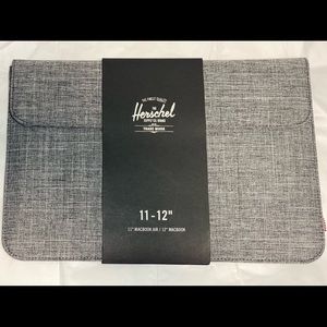 Herschel Supply Company | Spokane Sleeve (raven x) |  NWT